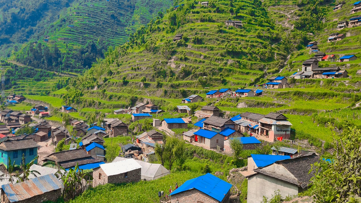 हराउँदै मौलिक घर, जस्तापाताले विस्थापित गर्दै ढुंगा र खर